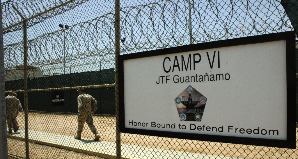 El presidente estadounidense Barack Obama no planea devolver a Cuba el territorio ocupado por una base naval de Estados Unidos en Guantánamo aunque logre su objetivo de cerrar la prisión establecida allí. Así lo dijo su portavoz, Josh Earnest, según la publicación del medio virtual español 20minutos.com
