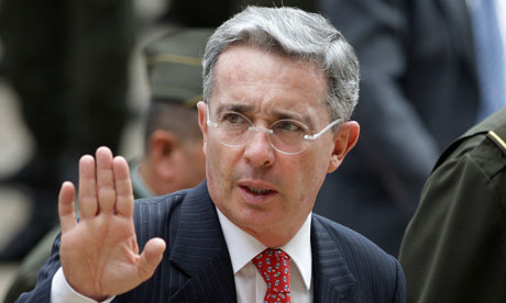 El ex Presidente de Colombia, Álvaro Uribe Vélez, negó haber ordenado a la ex directora del DAS, la detenida María del Pilar Hurtado, chuzar o interceptar a miembros de la oposición y otras personalidades del país.