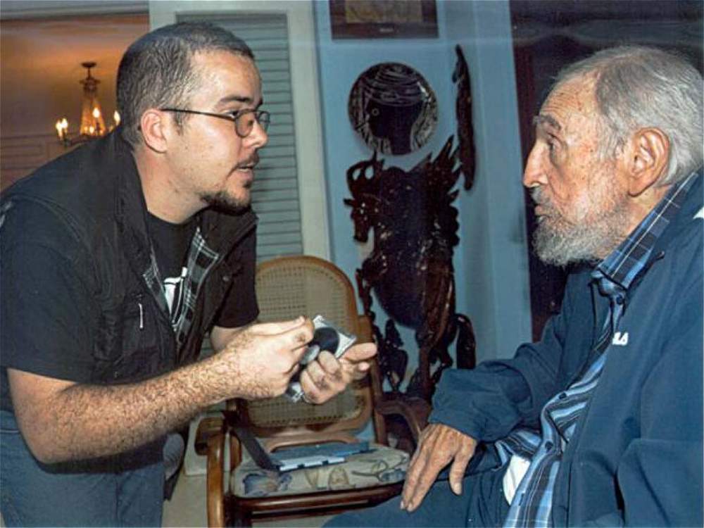 Bajo el título "Fidel es un fuera de serie", el diario oficial cubano Granma y otros medios estatales de ese país, publicaron un artículo y varias fotos de su líder Fidel Castro, quien llevaba casi seis meses sin dejarse ver en público,