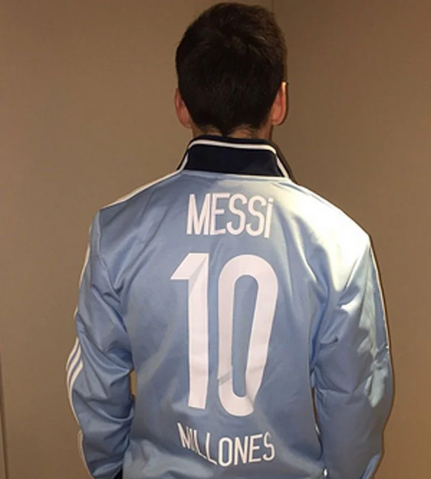 El futbolista argentino Lionel Messi, el crack del equipo Barcelona, celebró los 10 millones de seguidores en Instagram con un mensaje de agradecimiento: "10M muchas gracias a todos".