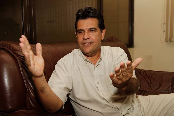 el ex alcalde de Carmen de Bolivar Galo Torres formo un escandalo por ser retenido