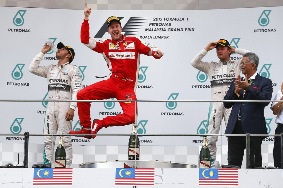 el aleman Sebastian Vettel gano el gran premio de malasia a Mercedes
