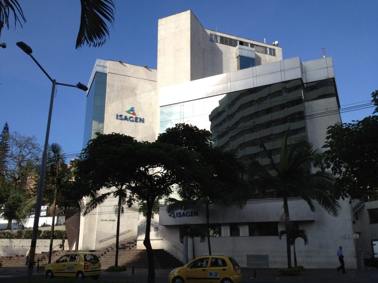 El gobierno de Juan Manuel Santos planea vender Isagen, una empresa rentable La Otra Caras