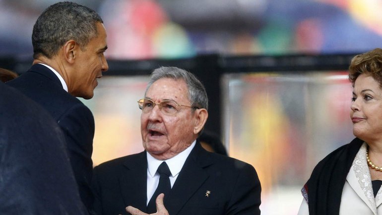 Obama y Raul castro se dieron un apreton de manos en la cumbre de las Americas
