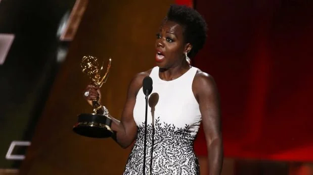 Denuncia de discriminación racial de c al recibir el Emmy