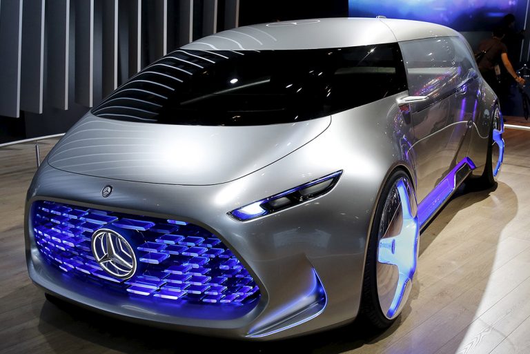 Auto futurista de Mercedes Benz