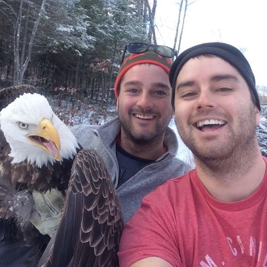 La selfie del año con una águila calva