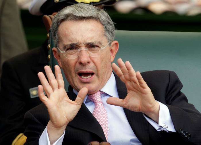 La condición de Uribe para participar en los diálogos de paz