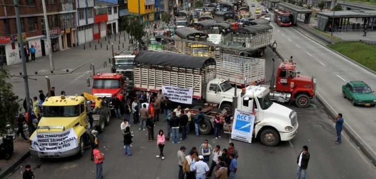 Acuerdo acabó con el paro camionero, que dejó pérdidas por más de 2,5 billones de pesos