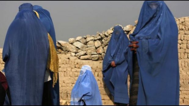 Niña de 14 años quemada viva por deuda de honor en Afganistán
