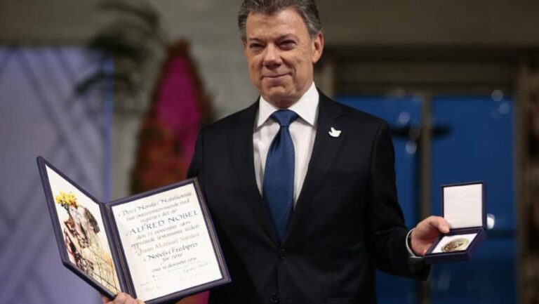 Devuelve el Nobel,Juan Manuel Santos,Premio Nobel