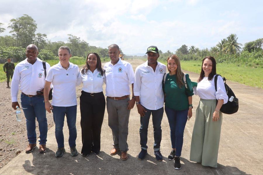 El Gobernador Palacios visitó las obras del Aeropuerto de Juradó (Chocó) que avanzan con  satisfacción y total transparencia