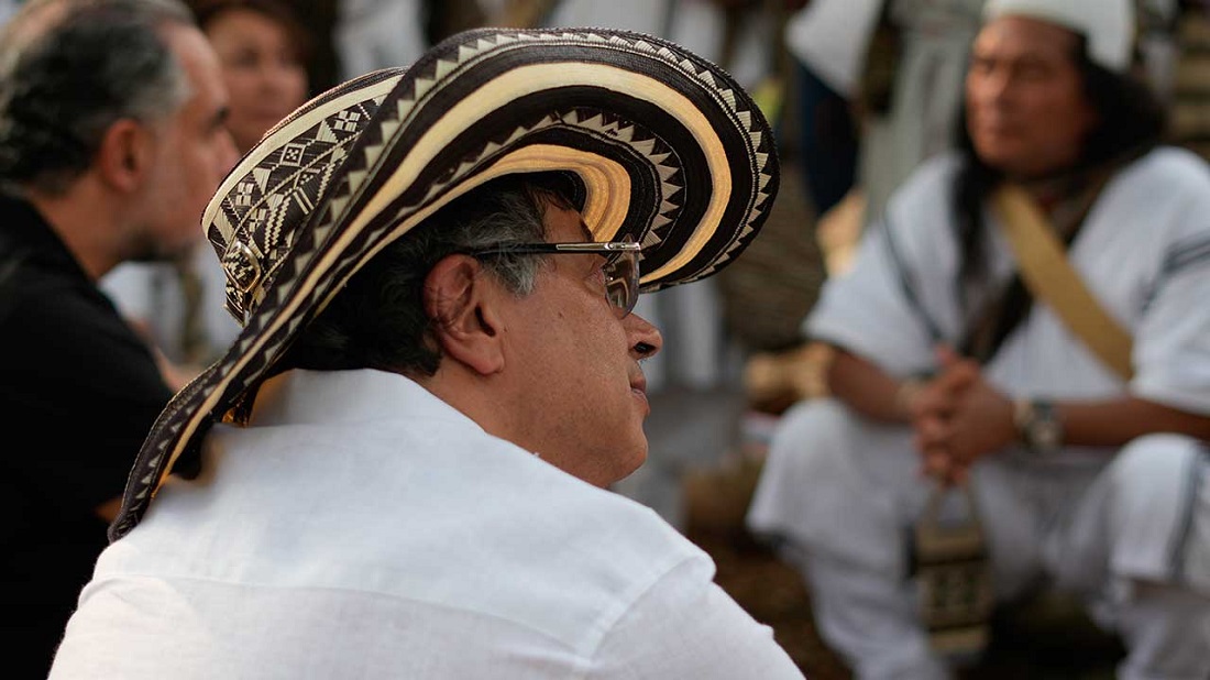 gustavo petro en resguardo indigena arhuaco de la sierra nevada de santa marta