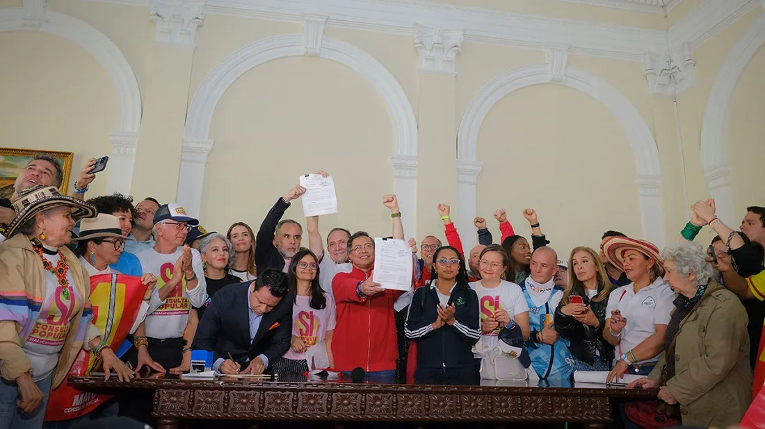 El Senado está convocado por la historia, no por Petro sino por el pueblo: Presidente al radicar la Consulta Popular, la cual tiene algunos cambios