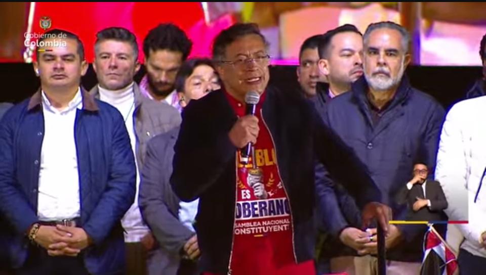 petro en la plaza de bolivar