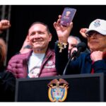 presidente petro presentó al país el nuevo pasaporte hecho en colombia