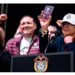 presidente petro presentó al país el nuevo pasaporte hecho en colombia