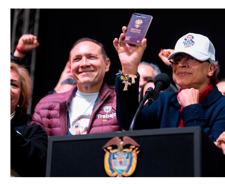 presidente petro presentó al país el nuevo pasaporte hecho en colombia
