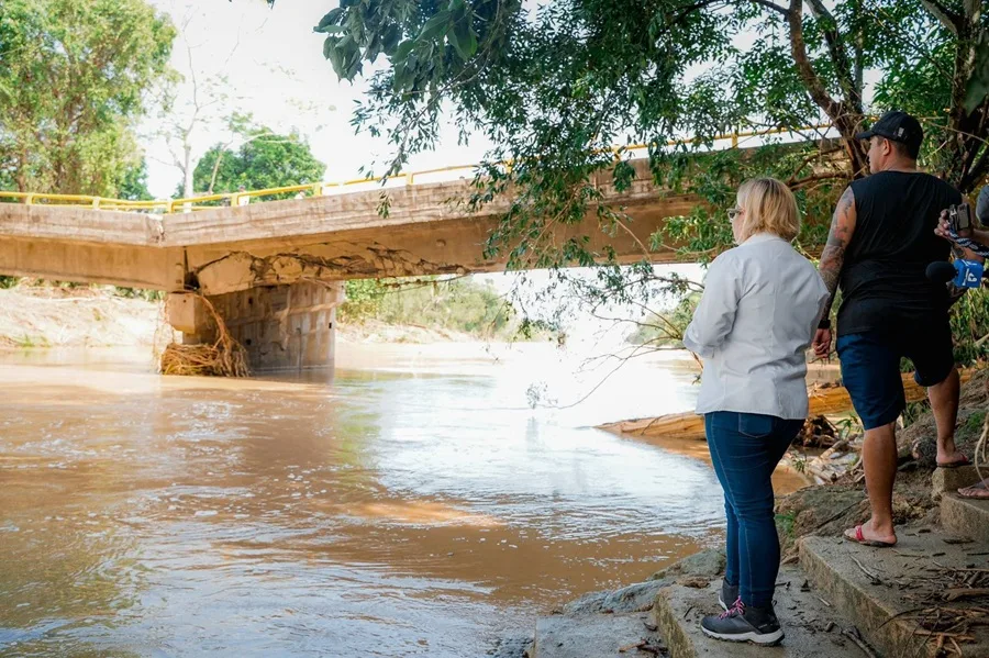 La Gobernadora del Magdalena solicita ante la Unidad Nacional de Gestión del Riesgo puente militar en Mendihuaca tras colapso por la lluvia