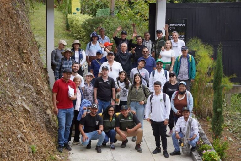 corantioquia serrania buritica y periodistas