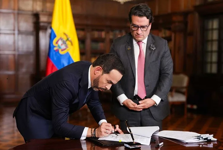 abelardo de la espriella firmando extradiciones1