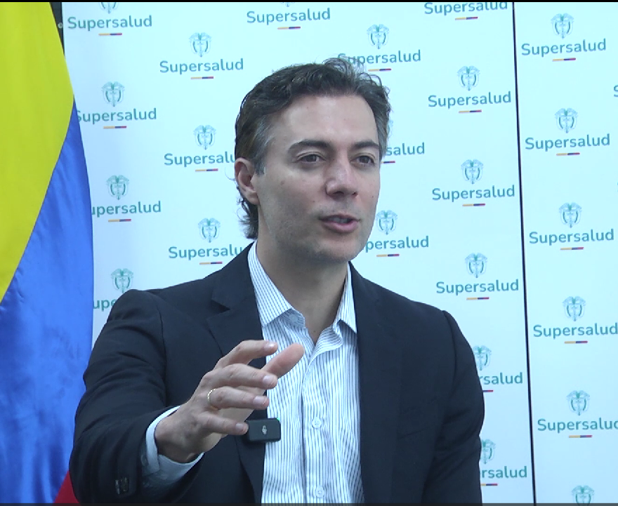 Daniel Quintero asegura que le puso carácter a la Superintendencia de Salud, aceleró la entrega de medicamentos y la atención a los pacientes